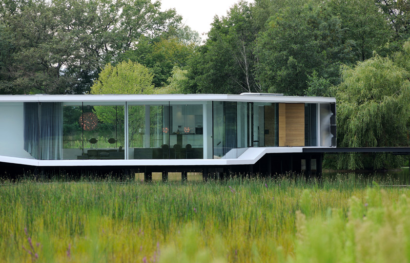 White Snake House - La maison en lévitation est reliée au terrain par une passerelle