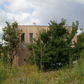 Maison cubique en bois