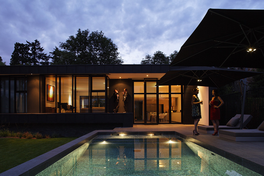 Lode architecture - Maison C - Vue de nuit sur la piscine